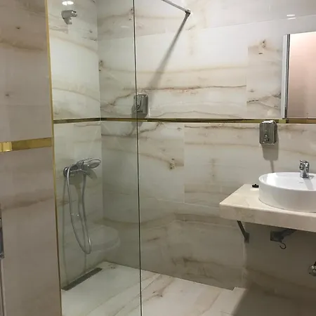 Tuemay Hotell